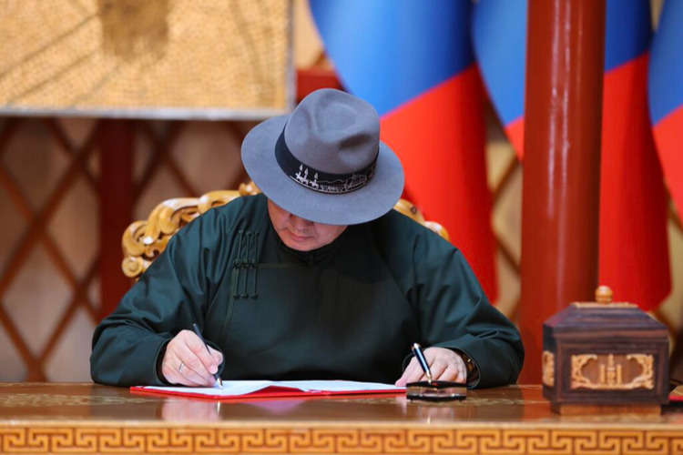 Ерөнхийлөгч ХУУЛЬ БИШ ЗАРЛИГ ГАРГАСАН БОЛ дээр байж